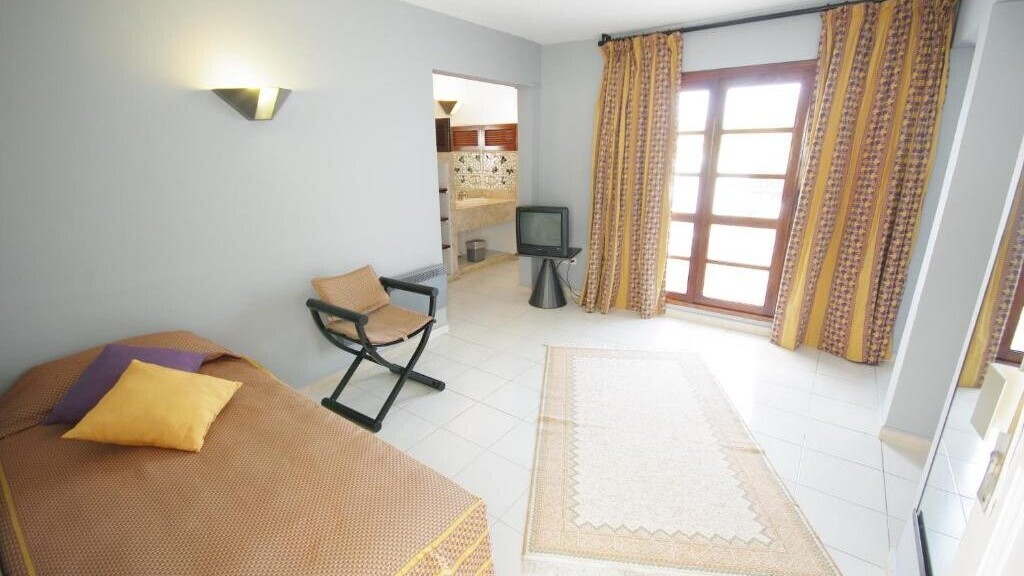 Hotel El Pueblo Tamlelt